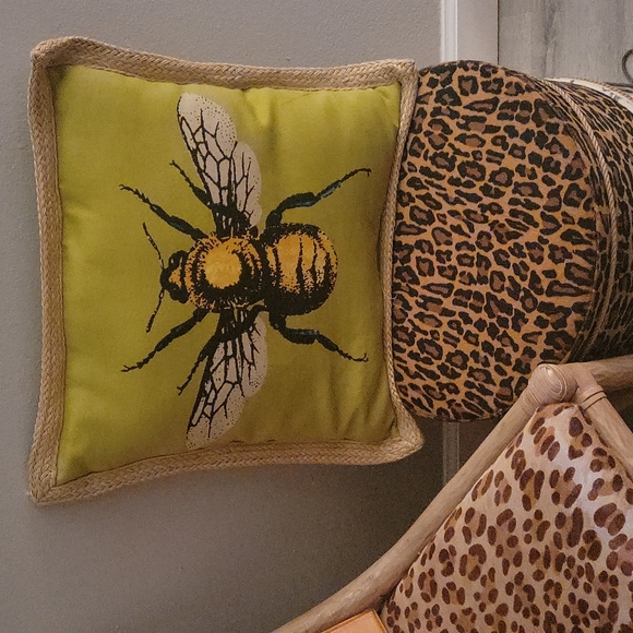 Meet your Posher, Agatha - Picture 2 of 4